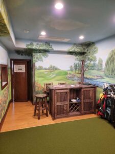 Kowalski golf room bar